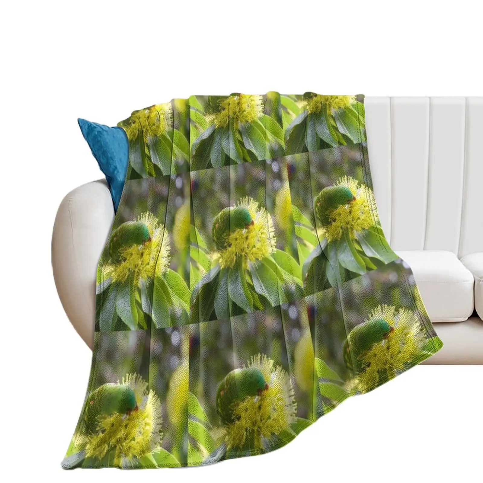 Scaly Breasted Lorikeet Throw Blanket Decorative Throw Bed linens Soft Beds Blankets