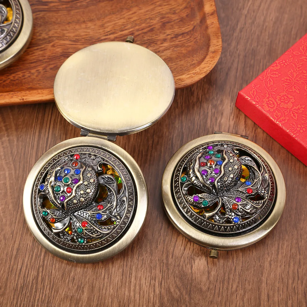 Round Compact Mirror Vintage - Style Mini Metal Makeup Mirror Women's Gift Pocket Folding Double-sided Makeup Mirror 7cm