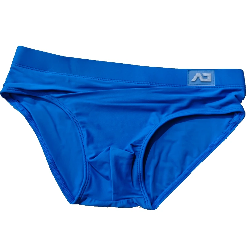 Pure blue men's briefs, fashionable and simple men's swimming trunks, comfortable and skin-friendly underpants