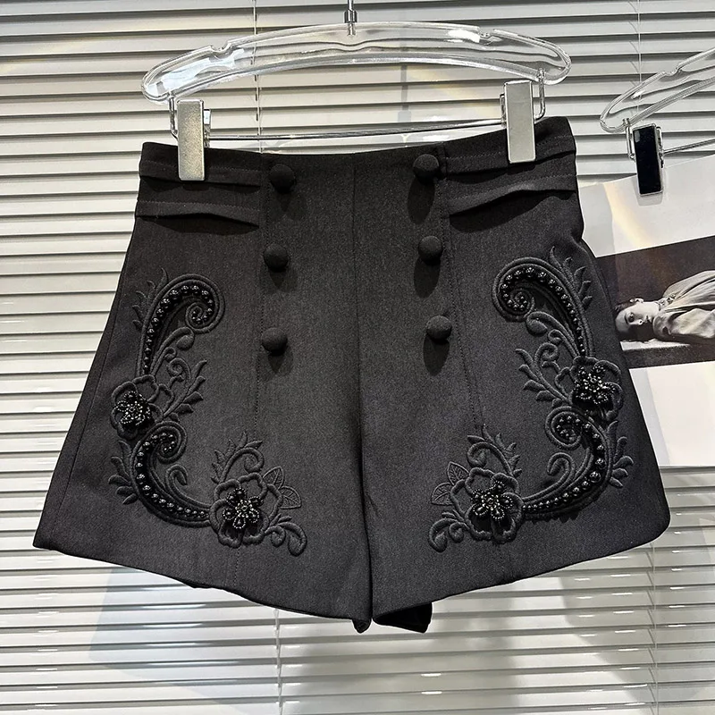 2025 Summer New Restoration Style Pearl Nail Embroidered Pattern Temperament Socialite Elegant Niche Shorts for Women