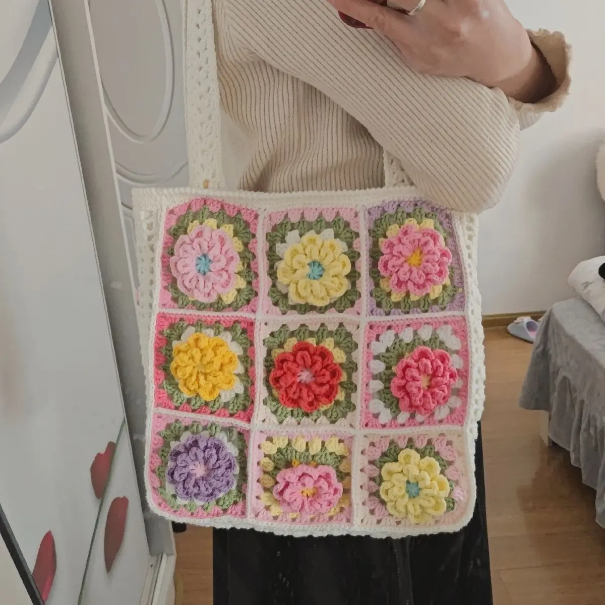 

Handwoven hibiscus flower large capacity shoulder bag, grandmother grid splicing, three-dimensional flowers, retro 33-35CM