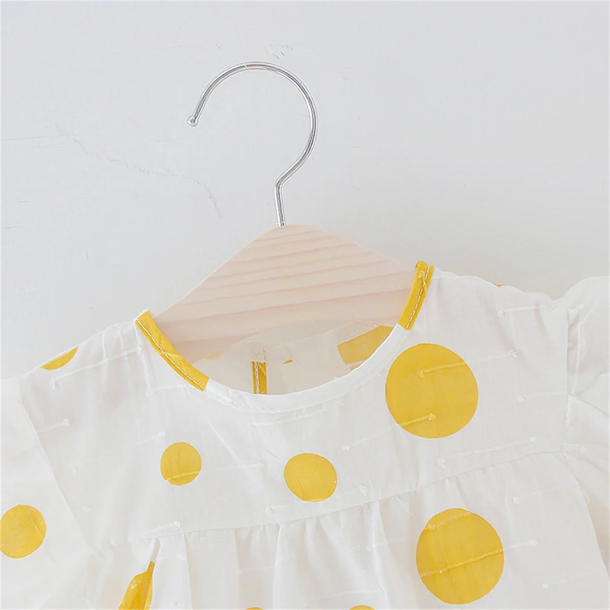 Summer New Baby Girls Two-Piece Set Of Polka Dot Small Flying Sleeve Bloomers Round Neck Sweet Suit Short Sleeve + Pants