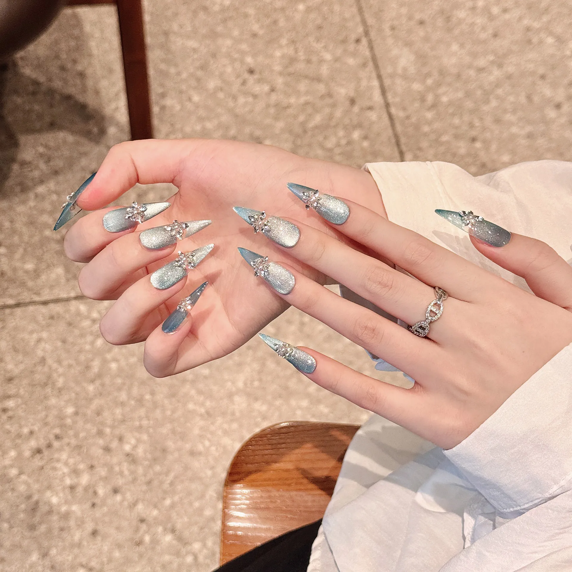 French romantic pure wind ice through blue broken diamond cat eye French burst flash white wearing nail