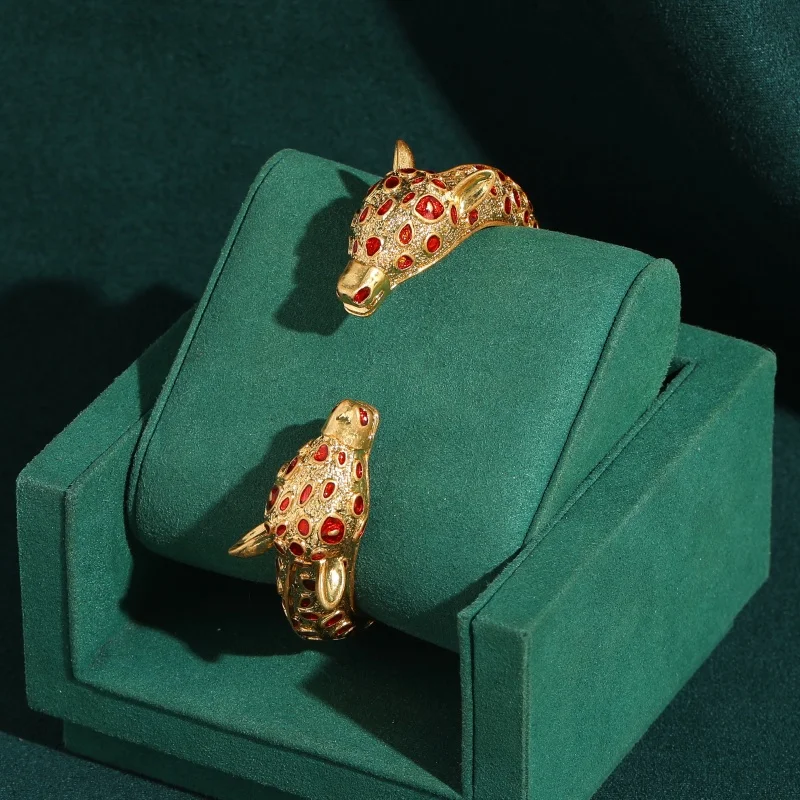 

Vintage Crystal Red Bracelet For Women High Quality Deer Head Bangles Open Gold Color Christmas Party 2026 New Jewelry Luxury