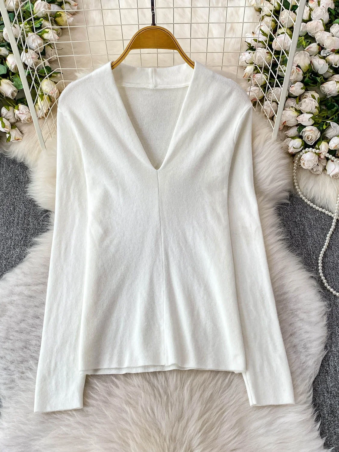 Fall 2025 Women's Sexy V-Ne Long Sve Knitted T-irt Loose Slimming Base Layer Top Versatile Comfortable Korean Sle Co...