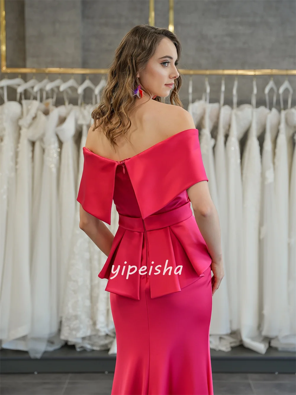 Stile moderno personalizzato Squisito Charmeuse Strass Piega Sirena Abiti lunghi con spalle scoperte Abiti per occasioni su misura Sexy