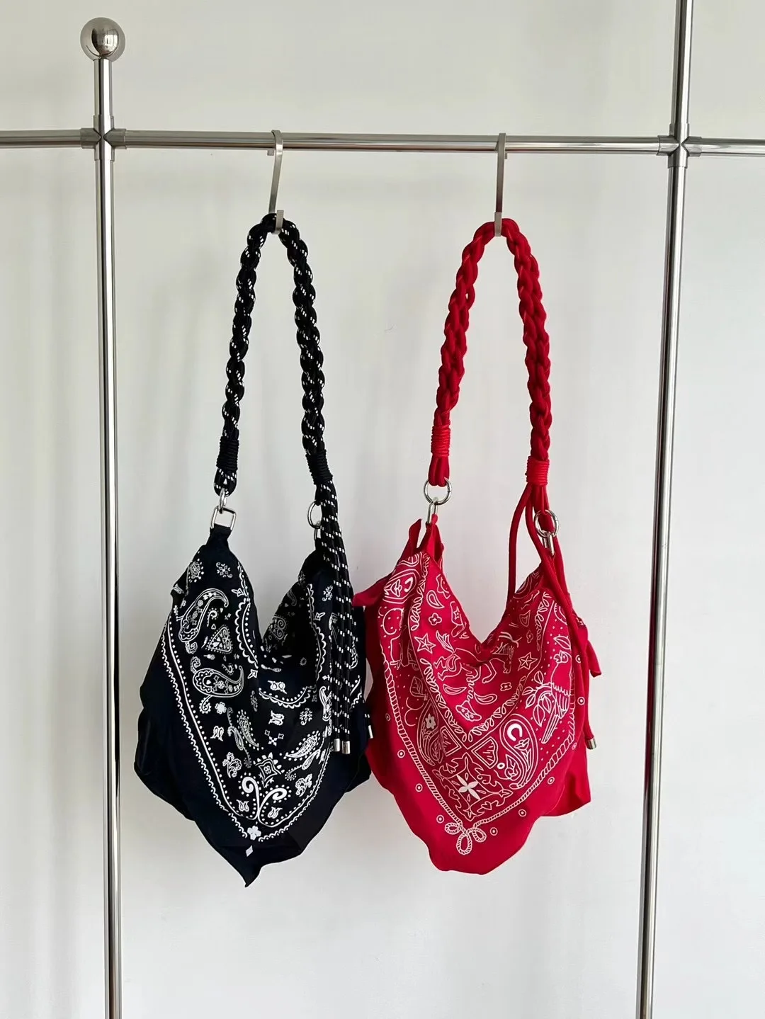 กระเป๋าสะพายข้างผ้าแคนวาสลายเรขาคณิตสไตล์อเมริกันย้อนยุค ปักลายวอลนัท สำหรับผู้หญิง รุ่น Trendy Lazy Sle