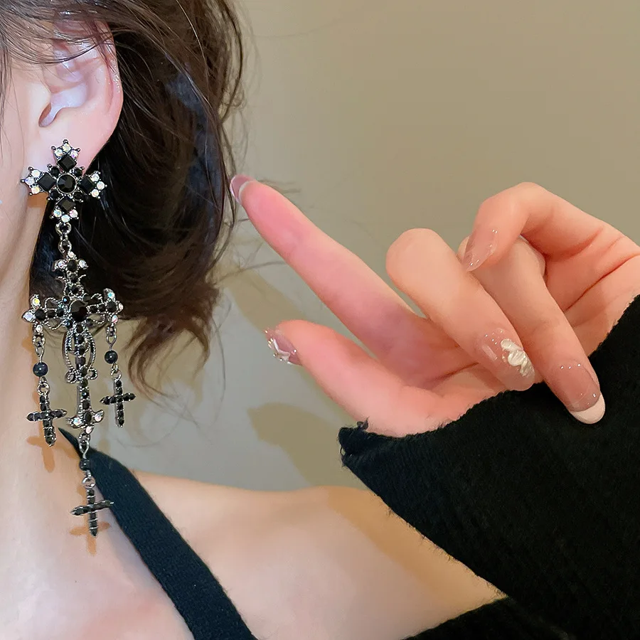 New Palace Style Black Color Luxury Crystal Cross Dangle Earrings for Women Elegant Tassel Party Jewelry Gifts