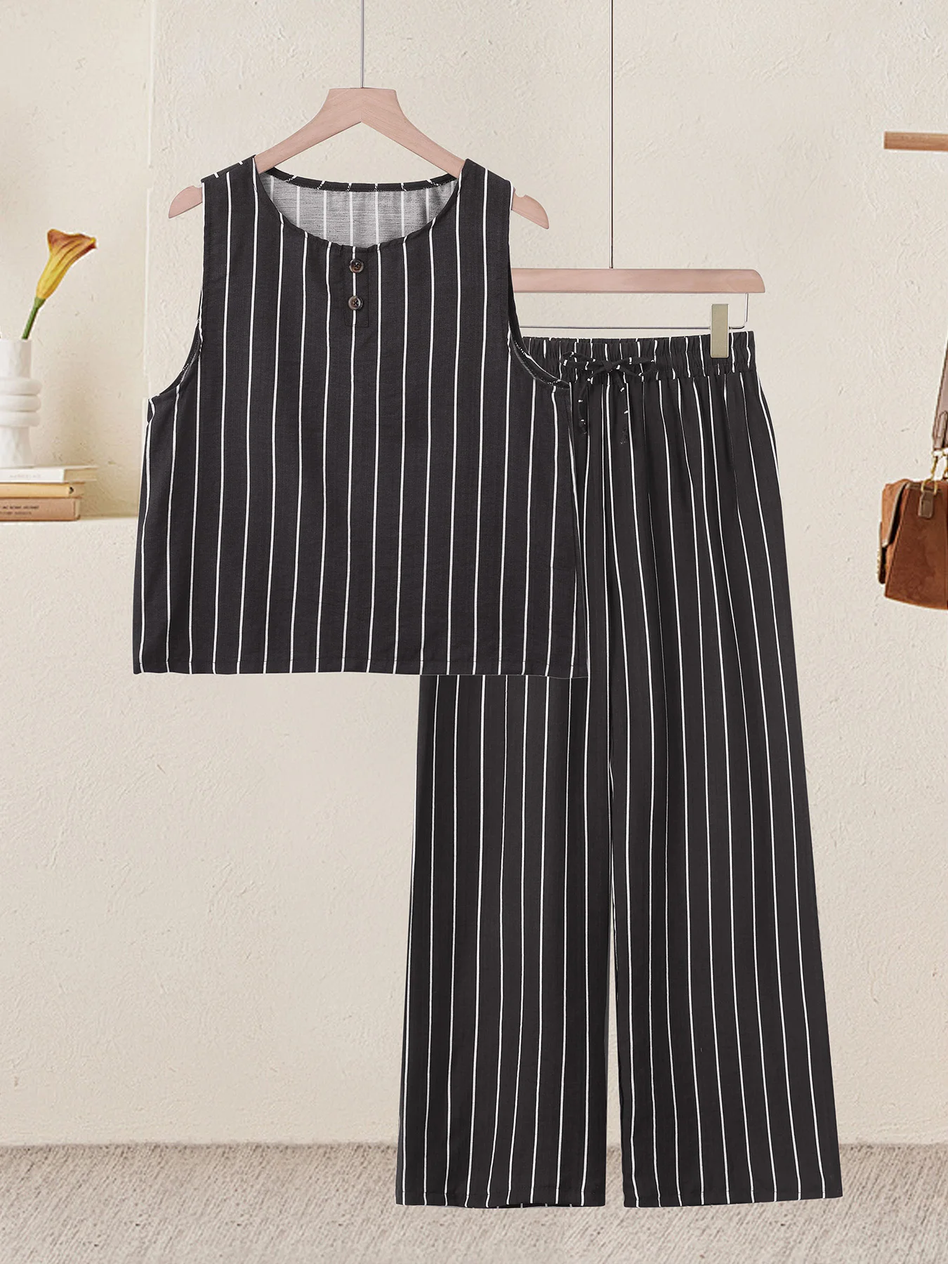 Gestreiftes zweiteiliges Outfit für Damen, ärmelloses Tanktop mit Knöpfen und elastische Hose mit weitem Bein und Kordelzug, lässiger Urlaubskostüm – Detail 30