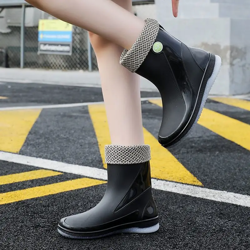 

Latest Women's Fleece Lined Slip Resistant Adult Cute Mid Calf Fashion Rubber Boots Warm Wear Resistant Water Shoes Korean Style