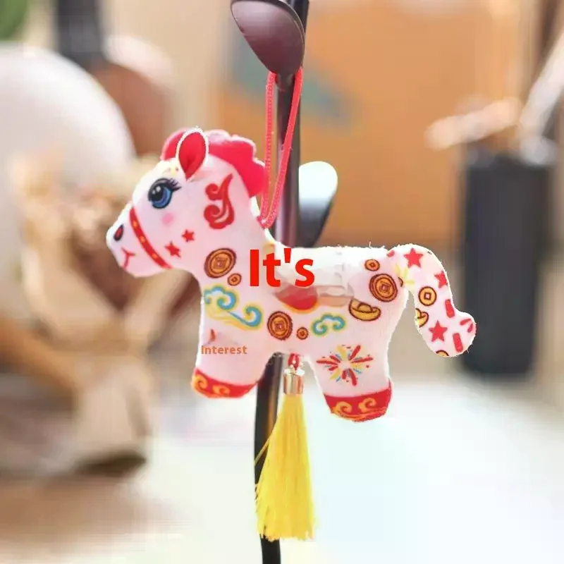 Leuke levensechte dierenjaar paard mascotte gevulde pop hanger rugzak hangend ornament