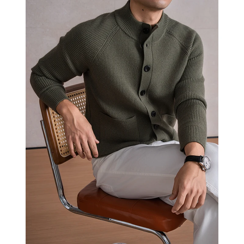 เสื้อคาร์ดิแกนไหมพรมผู้ชายสไตล์เกาหลีสุดฮิต คอตั้งคลาสสิก ผ้าผสมขนสัตว์ ติดกระดุมแถวเดียว เสื้อถักอุ่นๆ แขนยาว