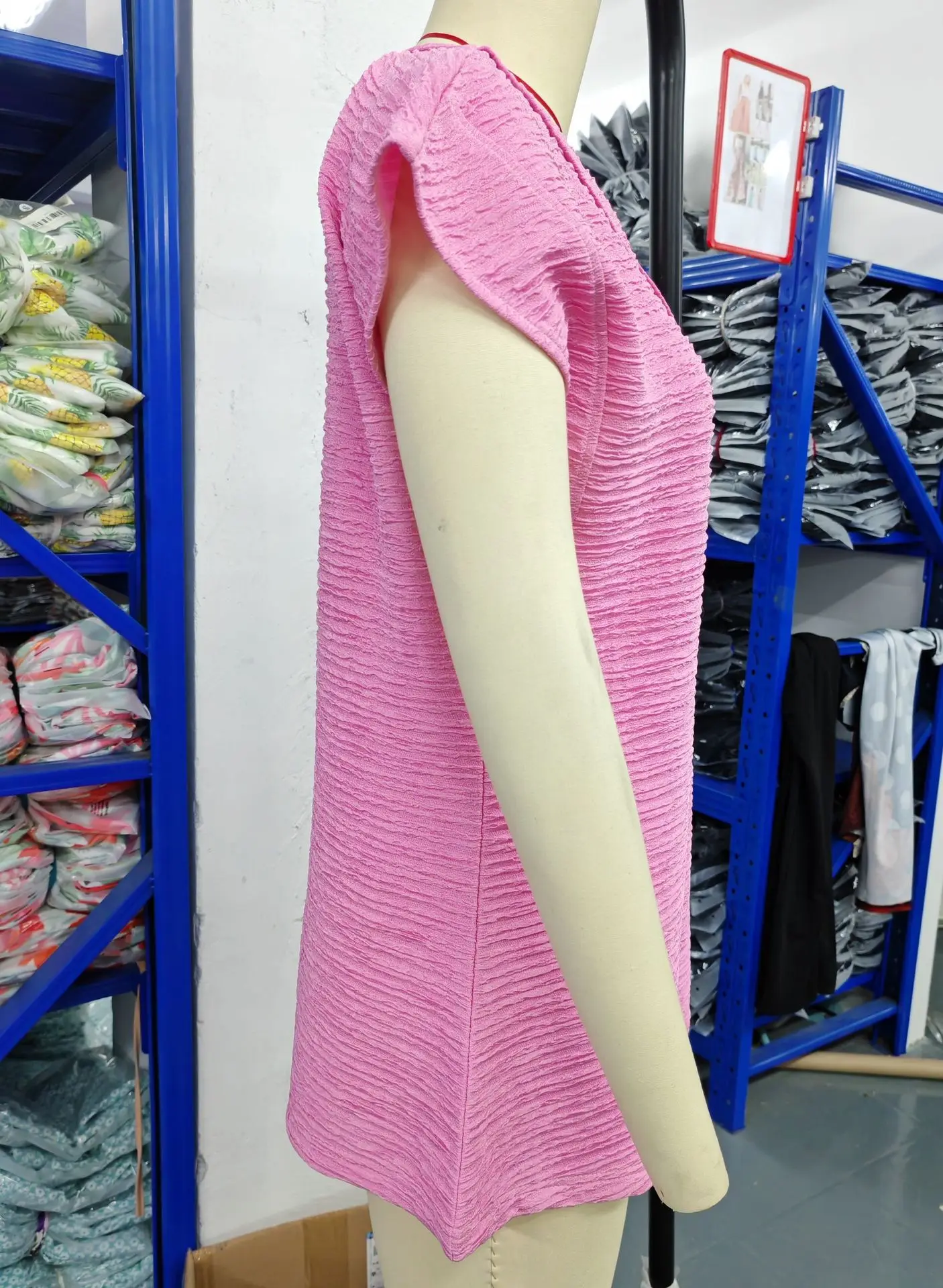 ¡Manténgase fresco y con estilo con nuestros camisetas sin mangas de moda para mujer!