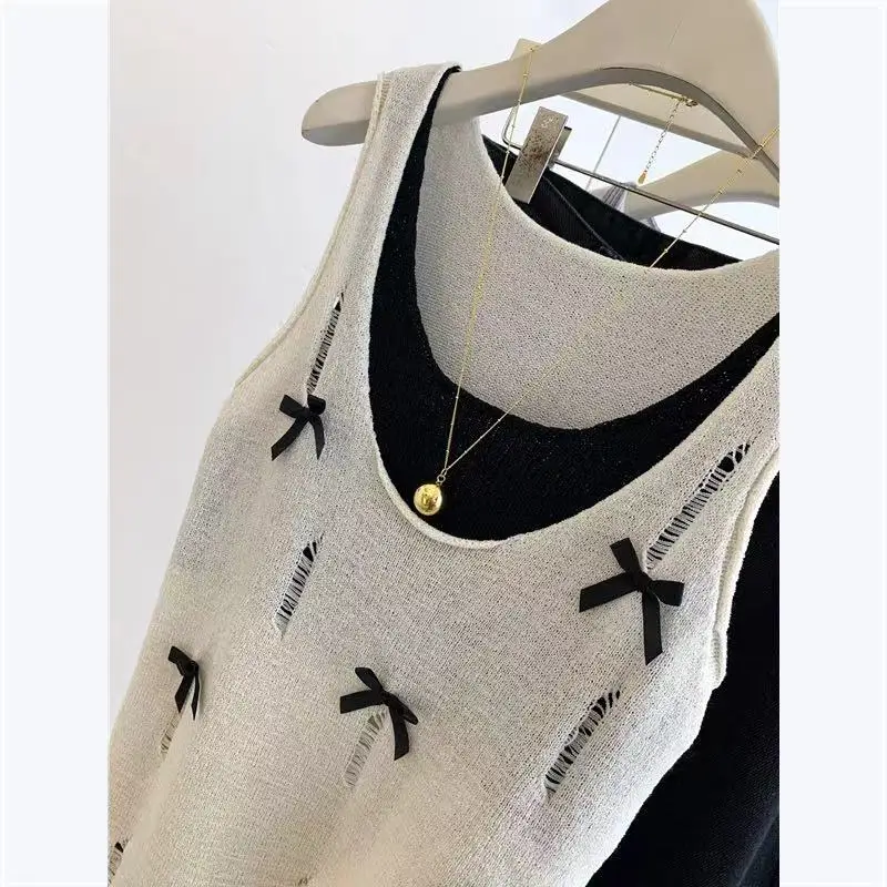 

Crop top tank top for women in summer with a butterfly bow design and a sense of uniqueness, with small holes and a knitted two-