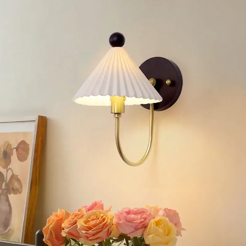 Nordic Retro Walnut Wall Lamp French Medieval Style Ceramic Sconce for Bedroom Bedside Entrance Corridor Home Decor Lighting
