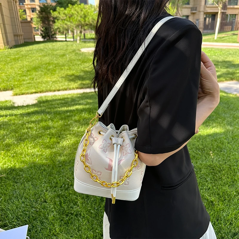 

Multi Pocket Ladies Shoulder Bag Pu Leather Tote Bag Spacious Handbag for Work Office