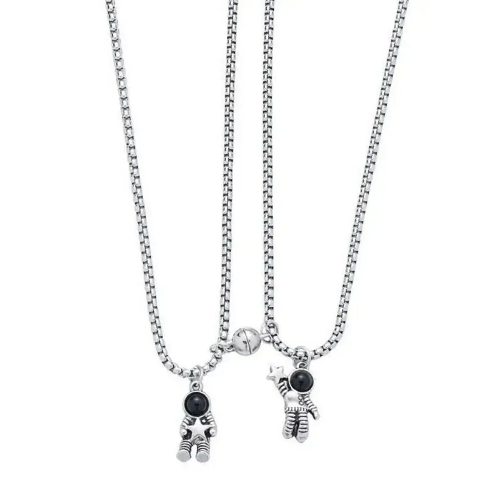 Magnetic Heart Astronaut Pendant Necklace for Men Women, Romantic Couple Jewelry, Lovers Friends Daily Party Holiday Gift