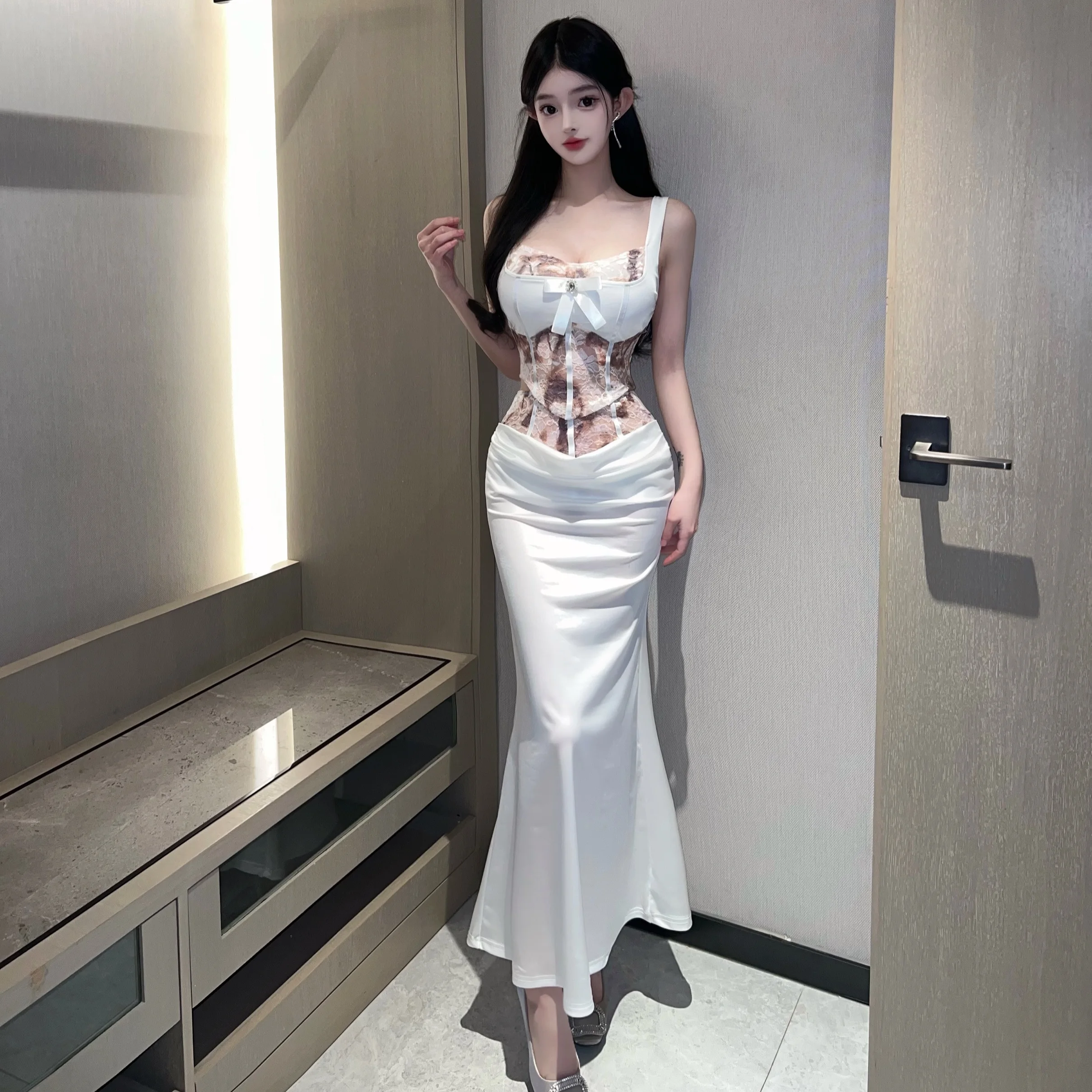 

Sexy Lace Splice Halter Top And Fish Tail Skirt Two Piece Set Women's Fashion Spring Collection Pure Desirable Hot Girl