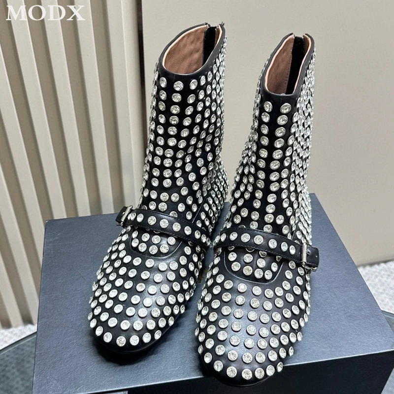 

2024 New Rhinestone Rivet Flat Short Boots Women's Fashion Belt Buckle Round Toe Women's Leather Boots Casual Luxury Brand Shoes