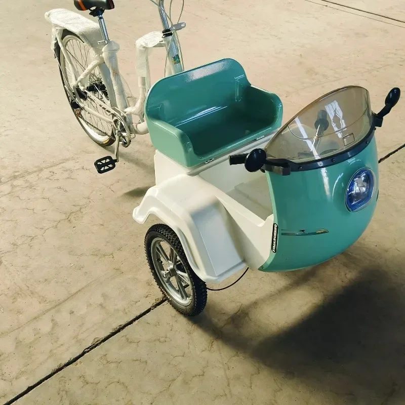 

Inverted three-wheeled, pedal-pedal transmission, chain bicycle