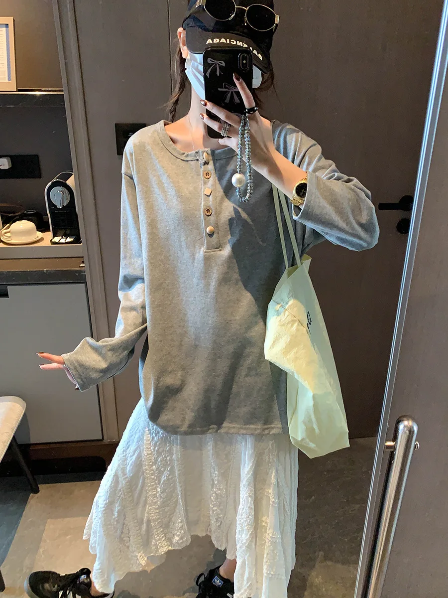 

Новинка ранней весны: футболка с нестандартным дизайном застежки, круглым вырезом, свободного кроя, с длинными рукавами, базовая модель.