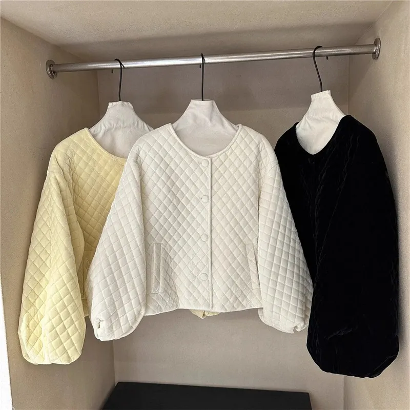 معطف قصير نسائي أصفر الجبن 2026 خريف شتاء جديد سترة نسائية فضفاضة لتقليل العمر ملابس كورية بسيطة مبطنة بالقطن