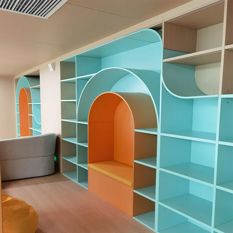 خزانة كتب شبكية للقراءة متعددة الطبقات على شكل خاص من الأرض إلى السقف مع شريط إضاءة وغرفة قراءة خشبية كبيرة للأطفال #2