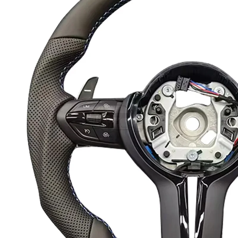 عجلة قيادة مصنوعة من الجلد مناسبة لسيارات Bmw F10 F30 F31 F20 E90 مادة وإكسسوارات سيارة توجيه رياضية/شعار M