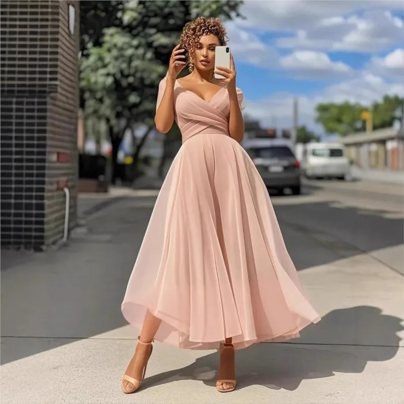 ชุดราตรีทรงเอไลน์ ปี 2025 สำหรับผู้หญิง สีพื้น เรียบหรู ทรงเข้ารูป คอวี ดีไซน์เรียบง่าย ทันสมัย เหมาะสำหรับงานเลี้ยง หวานละมุน