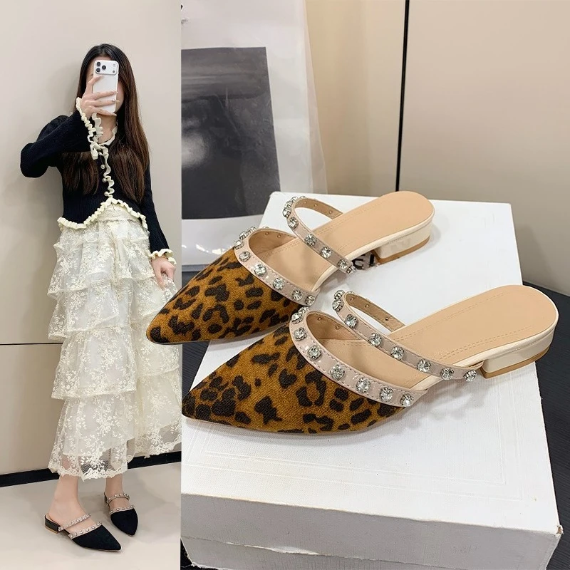 Baotou Half Slippers for Women, Summer Outdoor Wear, Rhinestone Studs, Pointed Low Chunky Heel, Shallow Mule Sandals