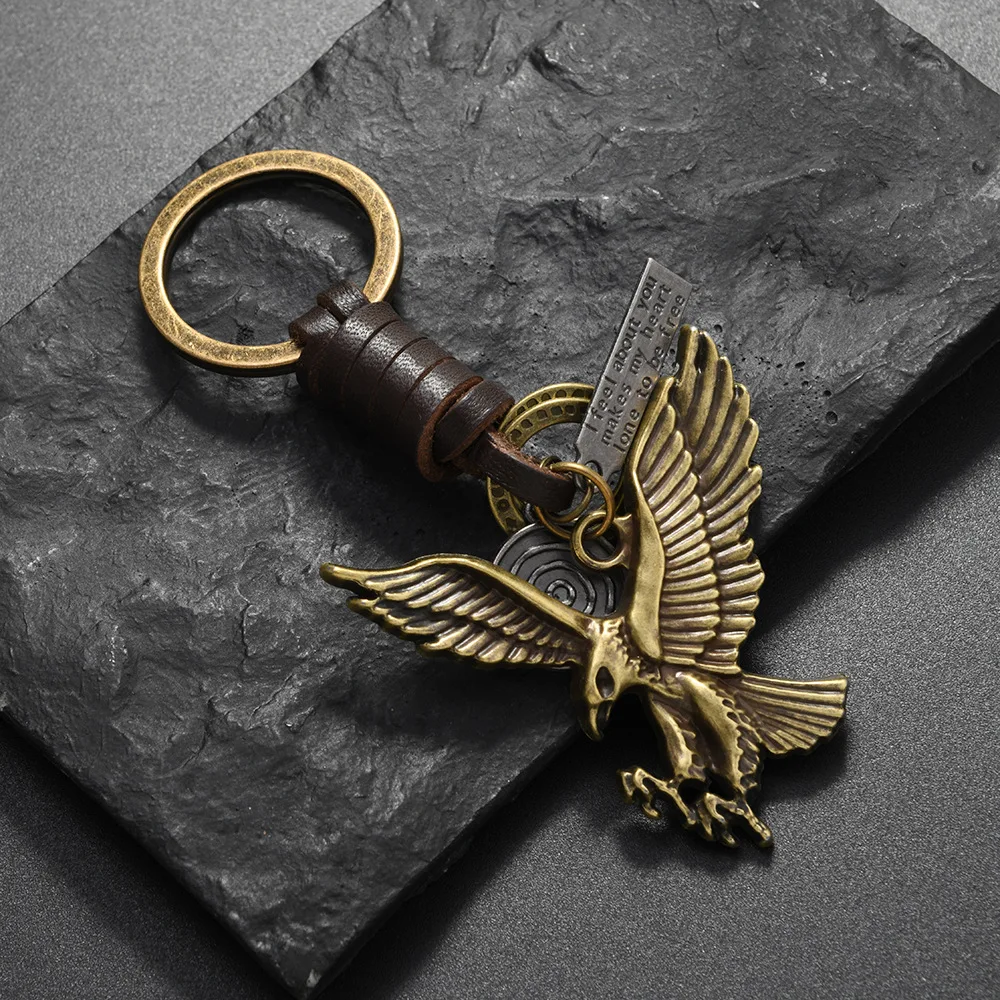 سلاسل المفاتيح الإبداعية الشعبية الأوروبية والأمريكية للرجال والنساء الهدايا سبيكة البرونزية البومة النسر الرجعية المنسوجة قلادة جلد البقر