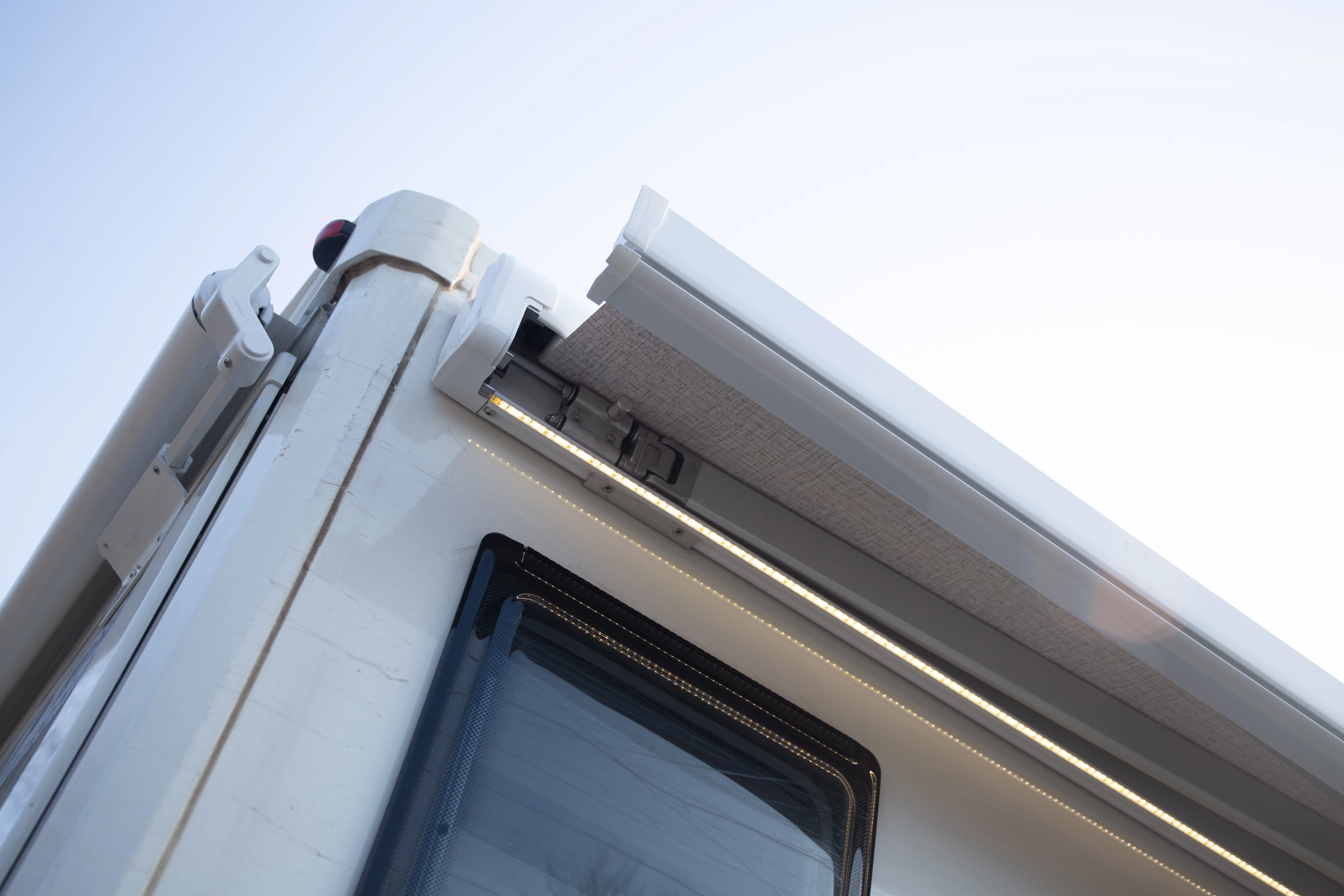 Hot-selling High-quality Durable Special Vehicle Caravan/RV Electric Awning with Lights, an Essential for Outdoor Camping.