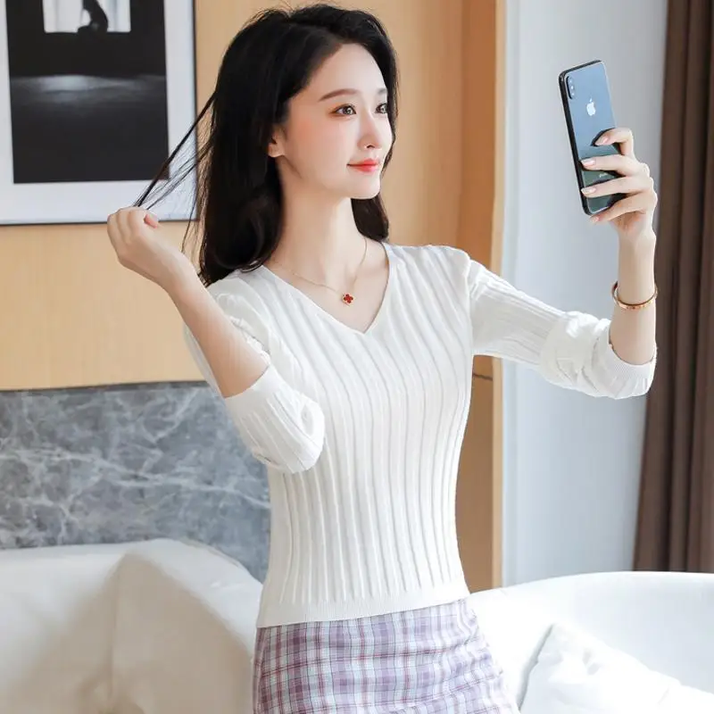 V-neck Thin Knitwear Women Fall 2023 New Slim Top Small Short Sweater Base Shirt