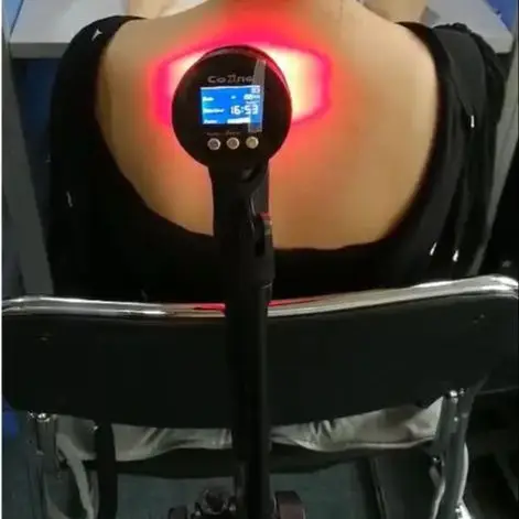 

Аппарат для фотонной терапии холодным лазером для восстановления мягких тканей, стимуляции и снятия боли при травмах у лошадей и собак (ветеринарное применение)