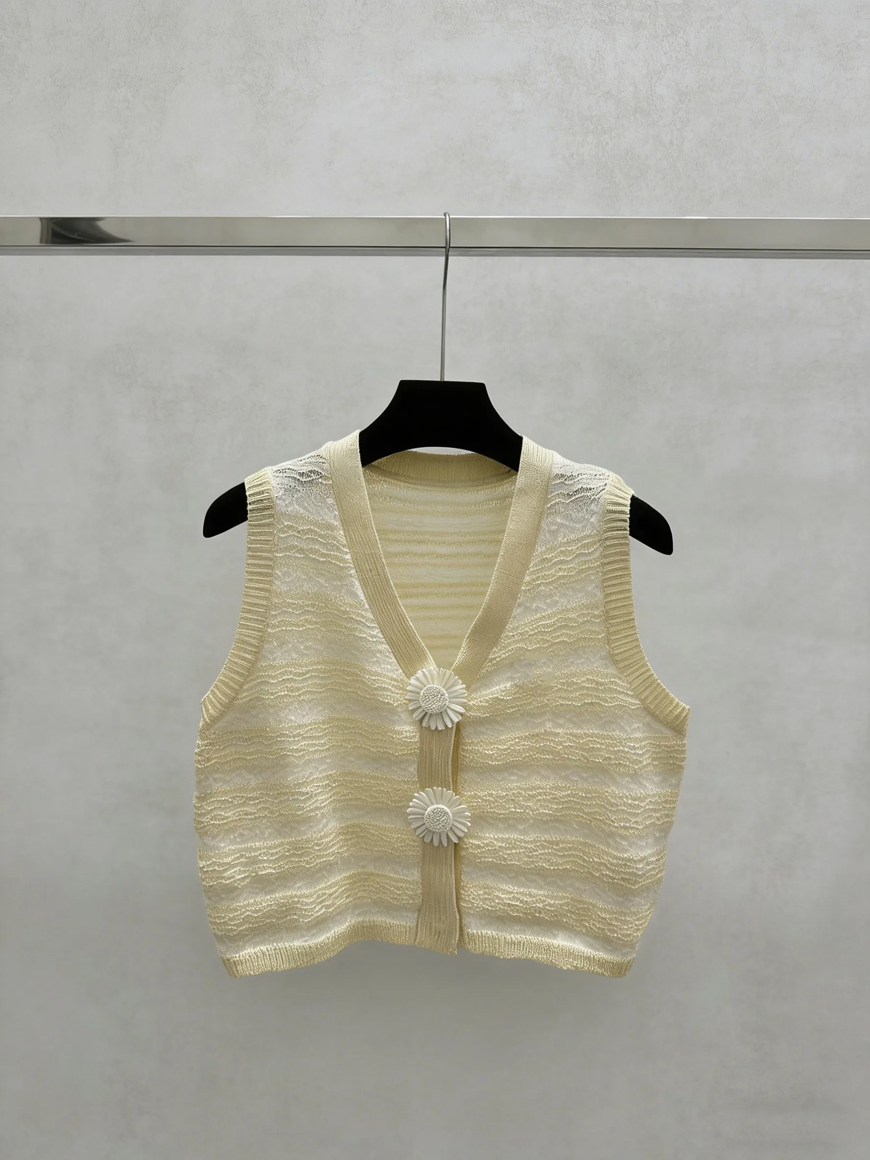 

High-Quality Fashion Loose Single-Button Sleeveless Ladies Yellow Striped Top Stylish Comfortable Women's Summer Shirt