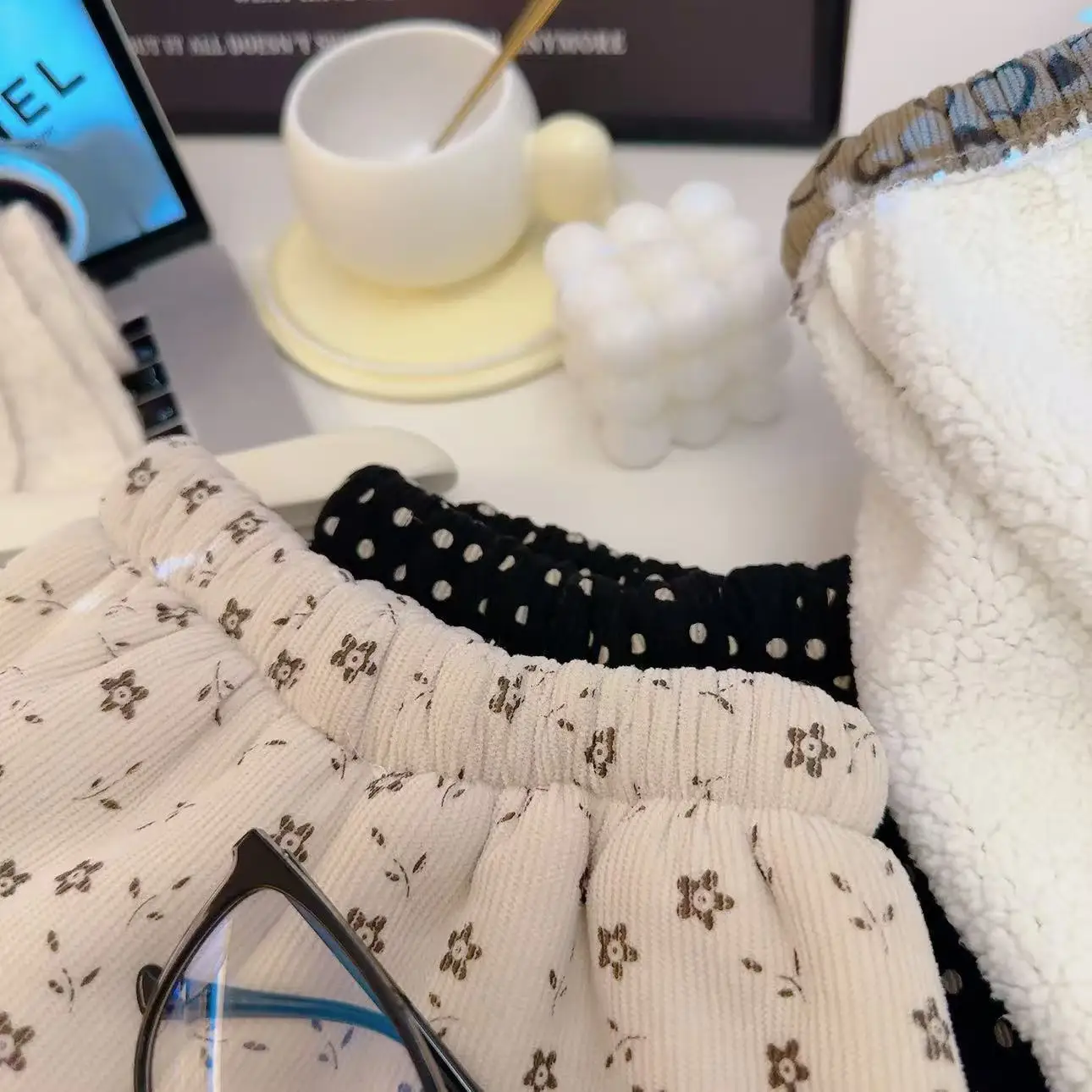1-8 Jahre Winter Koreanische Kinder-Haremshosen mit Blumenmuster, Fleece-gefütterte Hosen für Jungen und Mädchen, Lose Kinder-Cordhosen – Detail 7