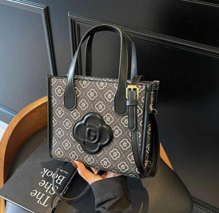 

Winter Fashion Luxury Printing Shoulder Texture Hand Carry Small Square Bag Paris Designer High-end Retro Shoulder Women's Bag