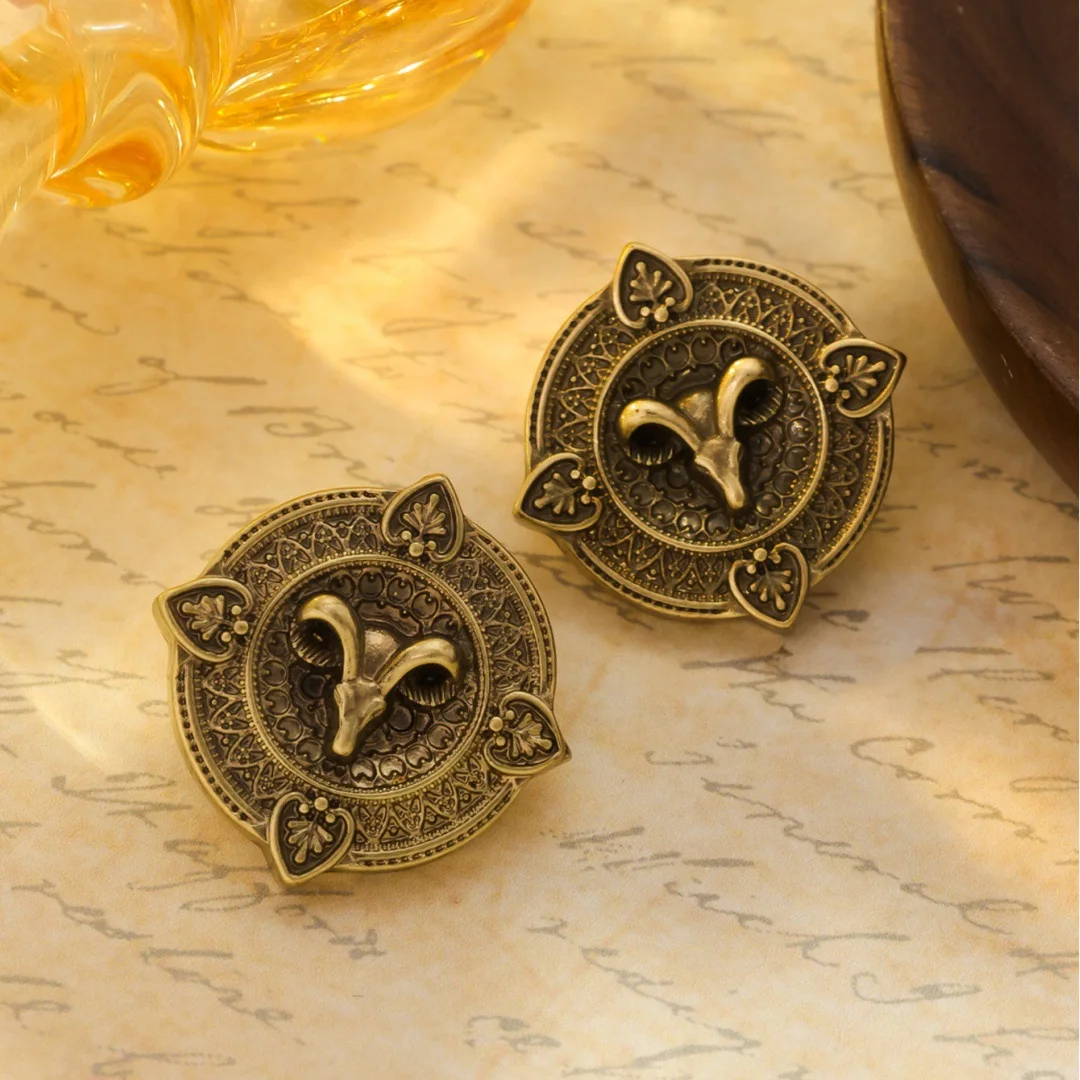 Retro Sheep Head Medieval Fashion Jewelry Palace Temperament Silver Needle Earrings for Women 0249