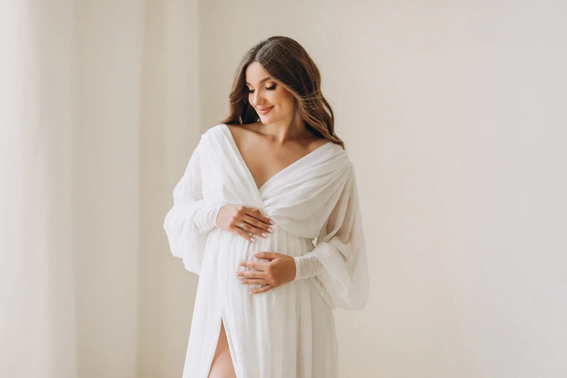 

Boho Chiffon Pregnant Wedding Dress with Feather 2024 Long Empire Waist Straight Beach Bride Gowns Maternity Bridal Dress Party