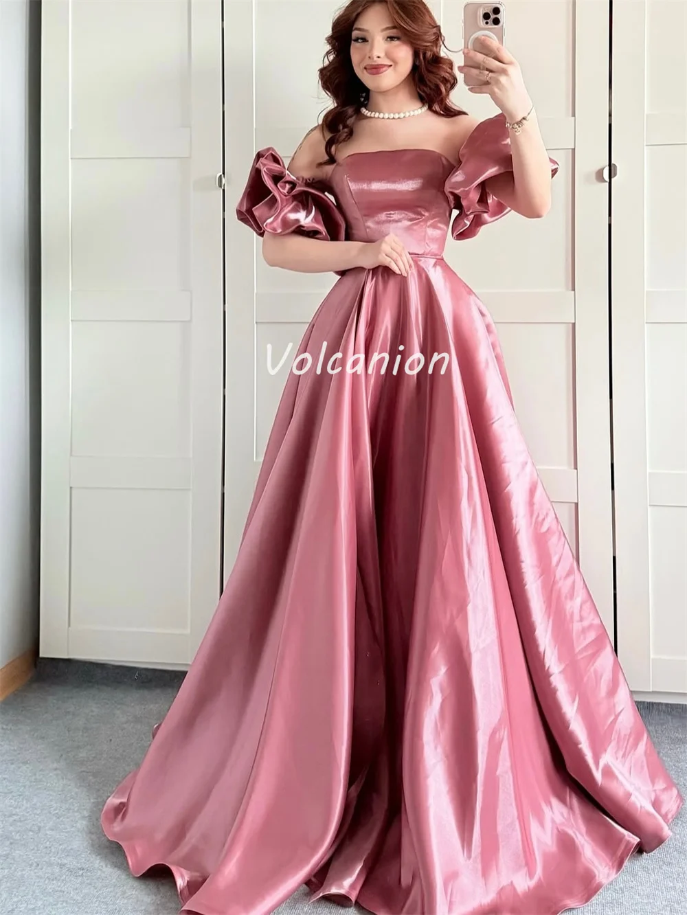 ที่กําหนดเองสไตล์โมเดิร์นประณีต Charmeuse Ruched จีบ A-Line Ball Gown Off-the-ไหล่ชุดยาว Bespoke โอกาสชุด