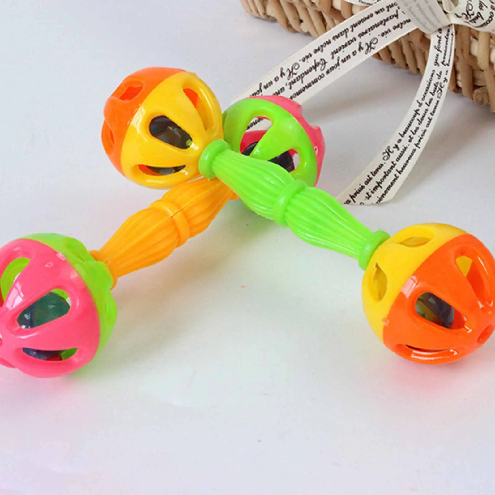 لعبة خشخيشة بلاستيكية للأطفال 2 في 1 شاكر جرس مزدوج الرأس لحديثي الولادة 0-6 أشهر التعلم المبكر التنمية الحسية آمنة ومتينة #4