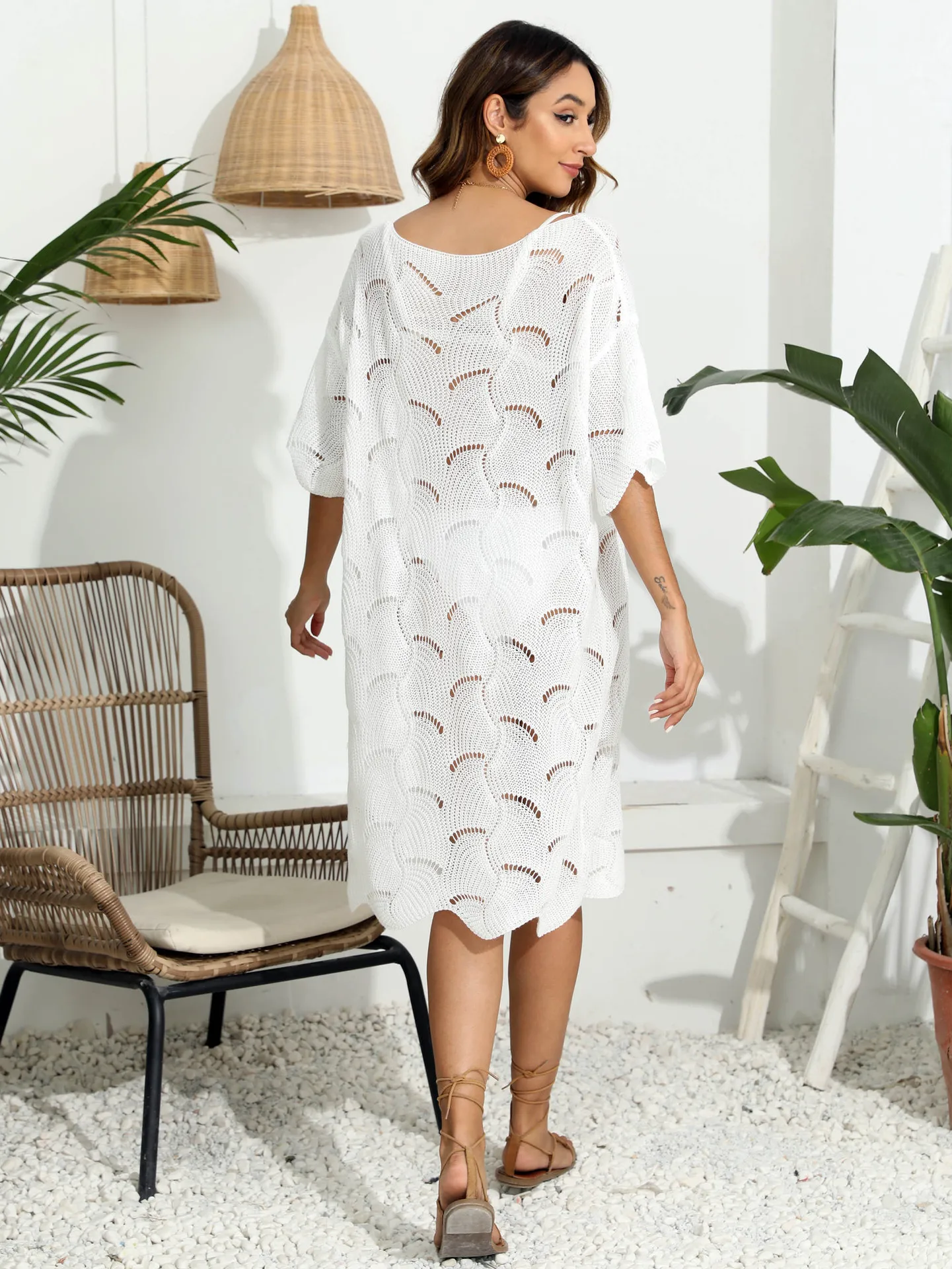 Traje de baño elegante de punto calado para mujer, vestido de playa por debajo de la rodilla para cubrir Bikini, jersey holgado con patrón en forma de concha de media manga