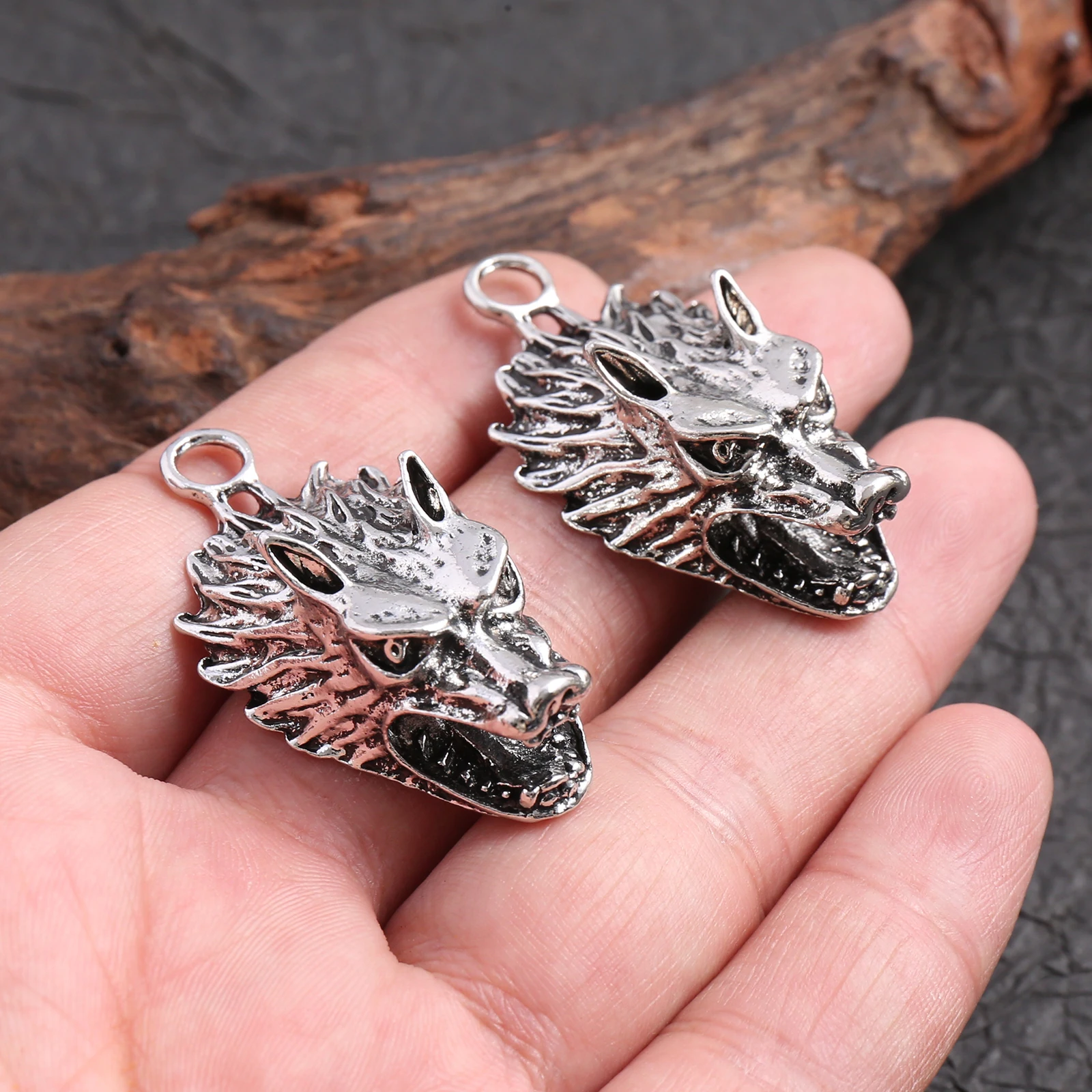 3-Piece Set of Unique and Bold Handmade Accessories, Embossed 3D Wolf Head Pendant Accessories, Suitable for DIY Bracelets, Necklaces, Earrings, and Pendants, Basic Materials for Niche DIY Jewelry