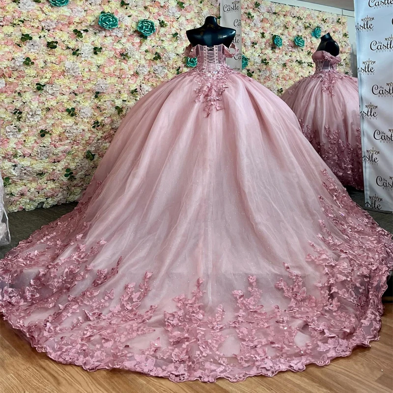 فستان Quinceanera وردي لامع على شكل قلب بدون أكتاف مطرز بفيونكة دانتيل خرز سويب تراين حلو 15 سنة رداء السهرة