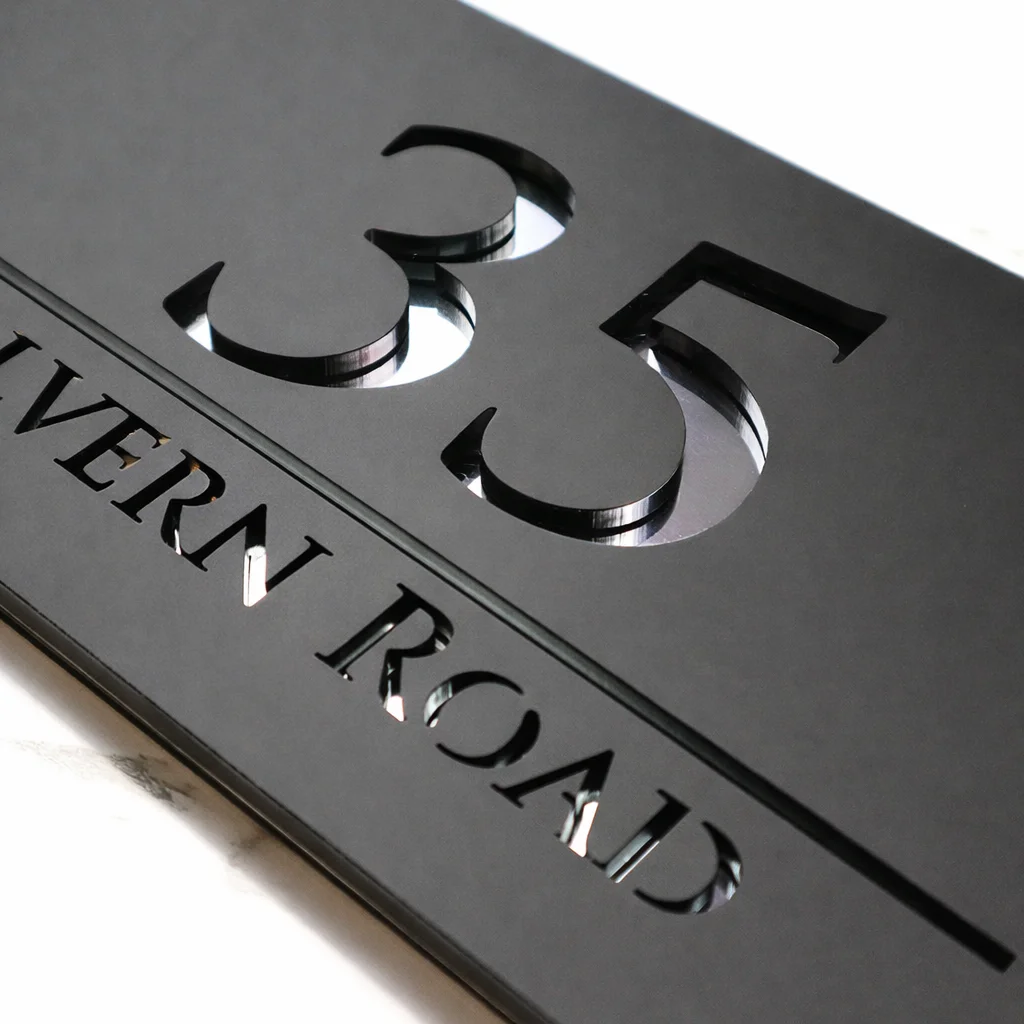 

Персонализированная черная и серебряная зеркальная акриловая вывеска с номером дома, изготовленная на заказ 3D наружная адресная табличка с именем, атмосферостойкая настенная табличка