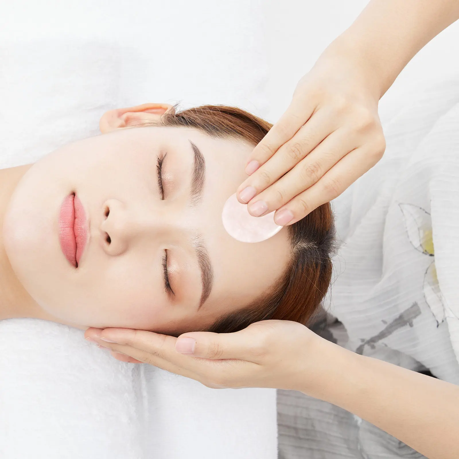 

2 шт. натуральных камней для массажа и скребковой терапии, портативные, для снятия стресса и тревоги, для лица, шеи, тела, для клеточного омоложения