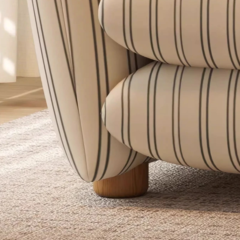 كرسي بذراعين عتيق في منتصف القرن بتصميم بسيط وحديث للشرفة وكراسي غرفة المعيشة وأثاث أنيق ومريح