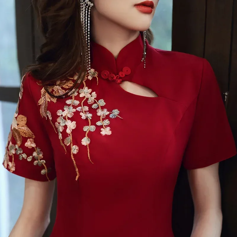 Qipao-Robe de mariée à manches courtes pour femme, robe de mariée vintage, broderie de luxe élégante, ligne A, fête de dame, nouveauté, rouge