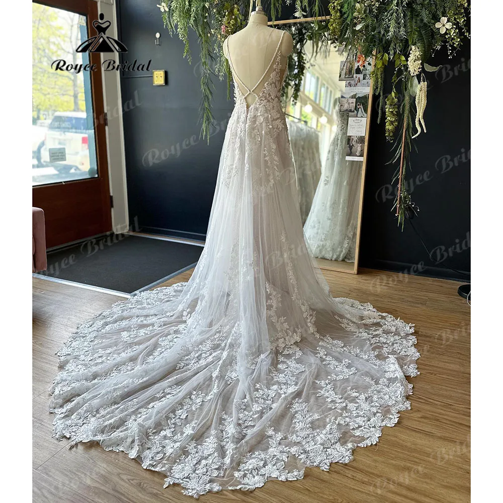 Luxury Plunging Lace Appliques Open Back Wedding Gown with V Neck Spaghetti Straps 2023 Bride Wedding Dress robe de soirée femme