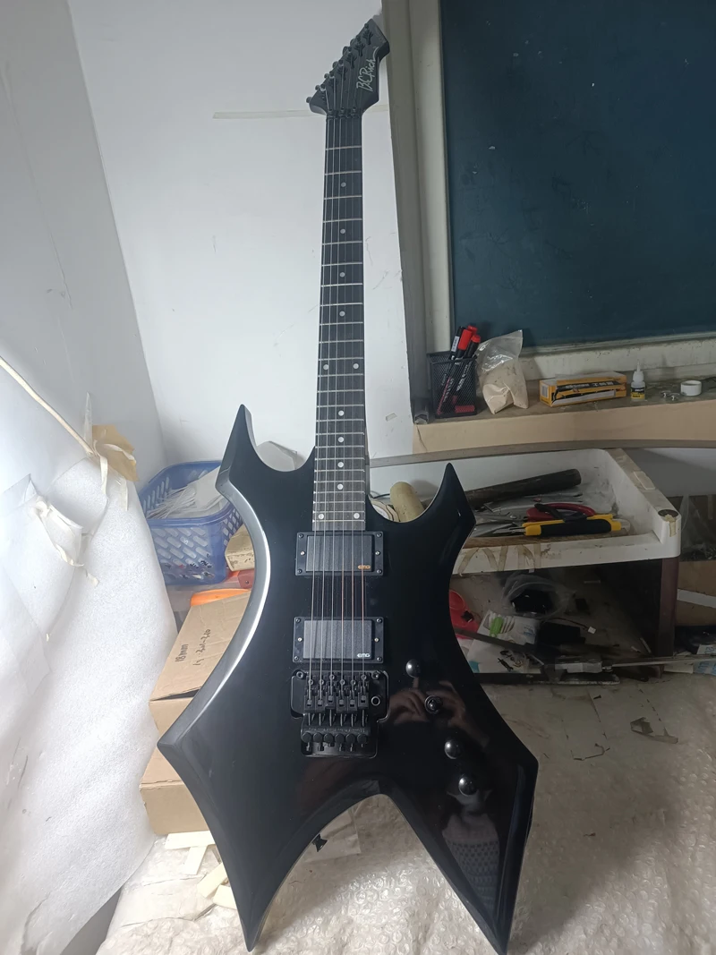 

B.C. Rich "Warlock "Electric Guitar, Floyd Rose Vibrato Bridge, lock string nut, active pickup, The Hellfire connection board